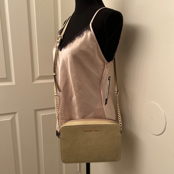 Michael Kors Jet Set Large Saffiano Leather Crossbody Bag in Gold *LIKE NEW* - Picture 1 of 10